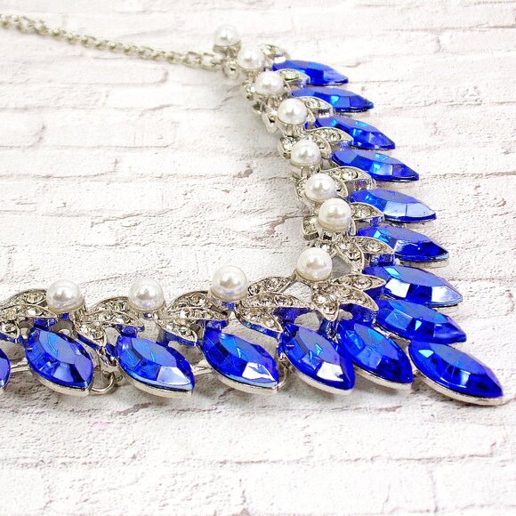 Blue crystal and white pearl necklace and earring set with marquise crystals - Picture 2 of 10